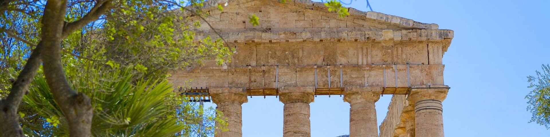 Greek Temple of Segesta showing heritage architecture, building ruins and heritage elements