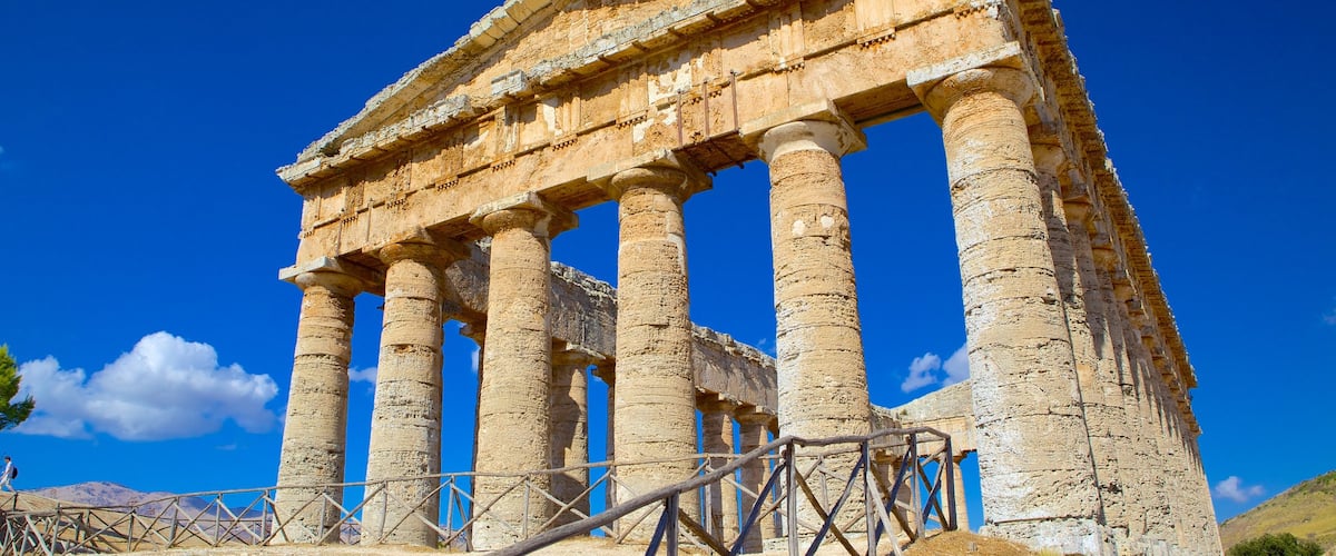 Greek Temple of Segesta which includes building ruins, heritage architecture and heritage elements