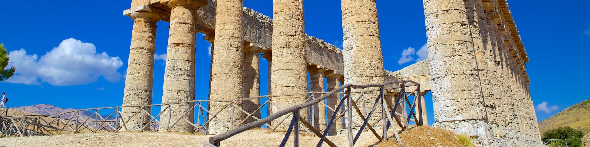Greek Temple of Segesta which includes building ruins, heritage architecture and heritage elements