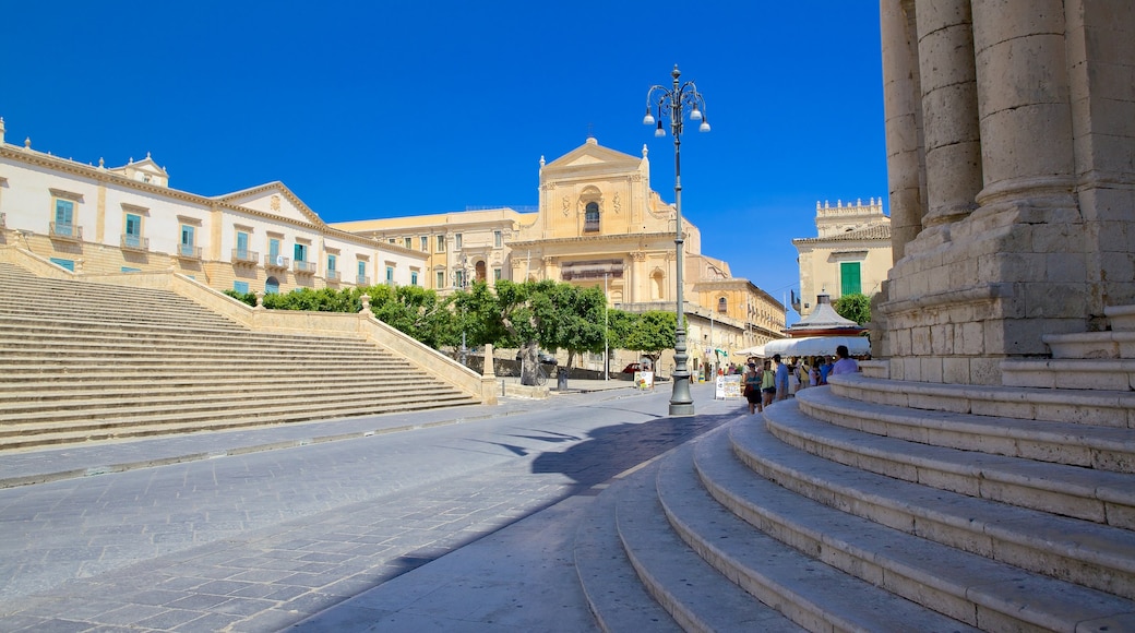 Palácio Ducezio que inclui cenas de rua