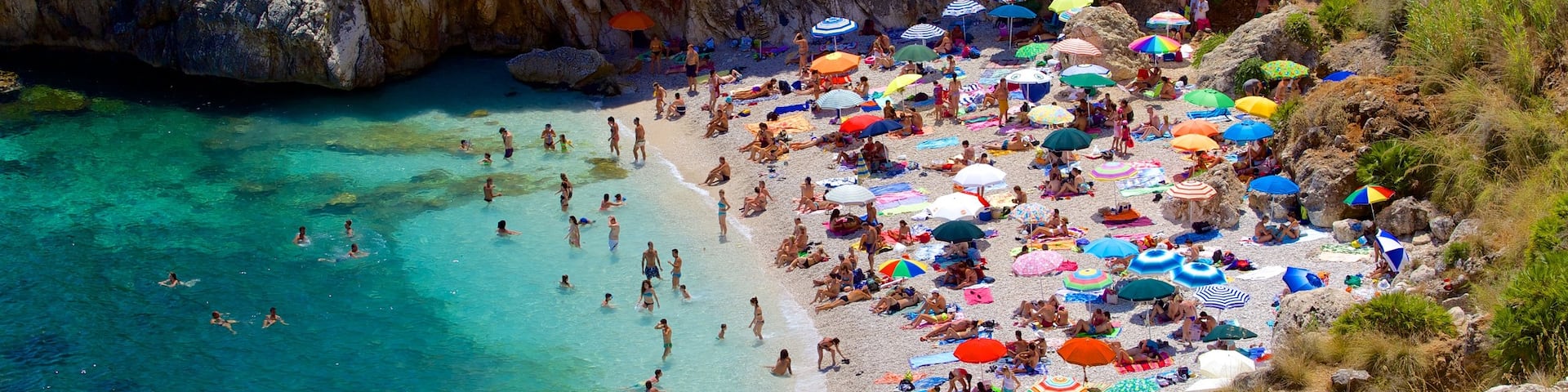 Plage de Zingaro qui includes baie ou port, plage et baignade