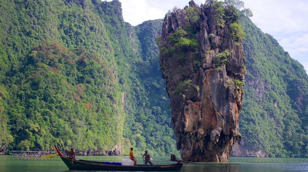 Phang Nga welches beinhaltet Inselbilder, schroffe Küste und Bootfahren