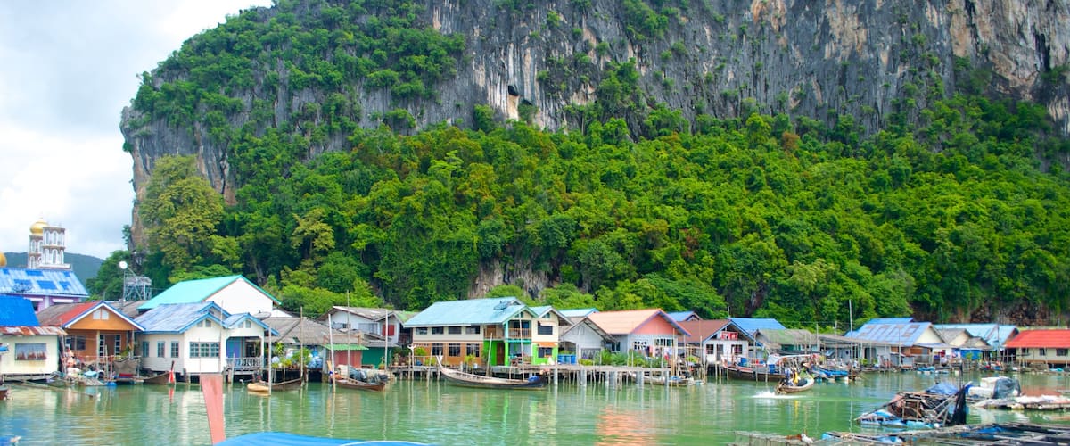 Phang Nga showing a coastal town, landscape views and boating