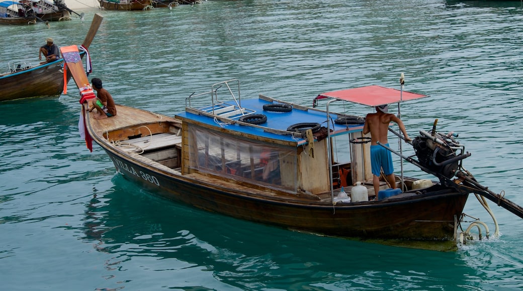 Ao Ton Sai Beach showing boating and general coastal views