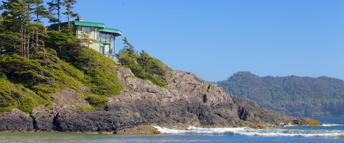 Chesterman Beach showing general coastal views and rugged coastline