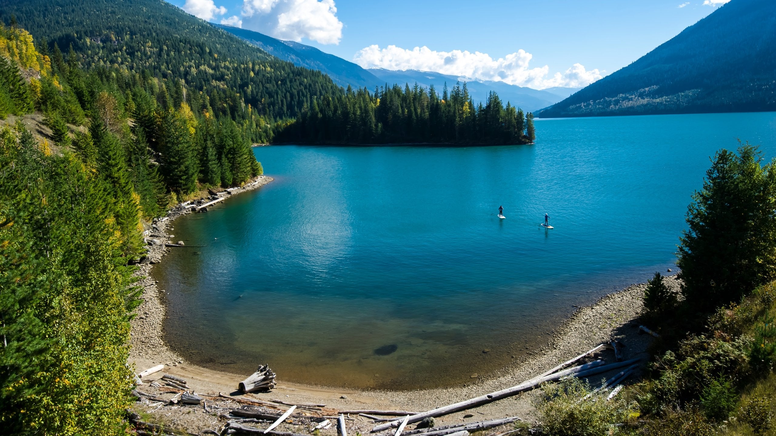 Revelstoke ofreciendo deportes acuáticos, un lago o abrevadero y vistas de paisajes