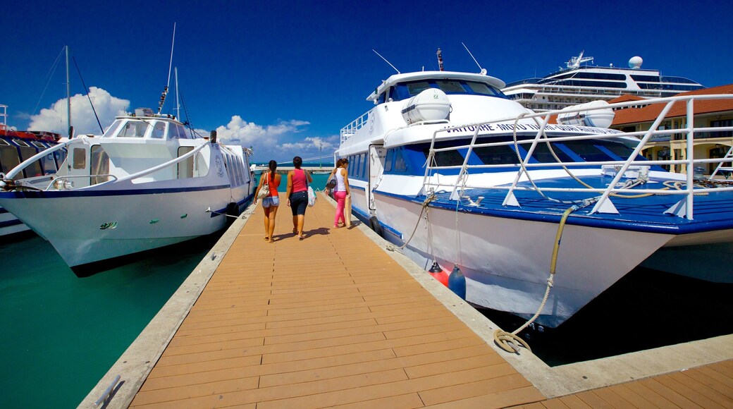 Uturoa featuring boating and a marina