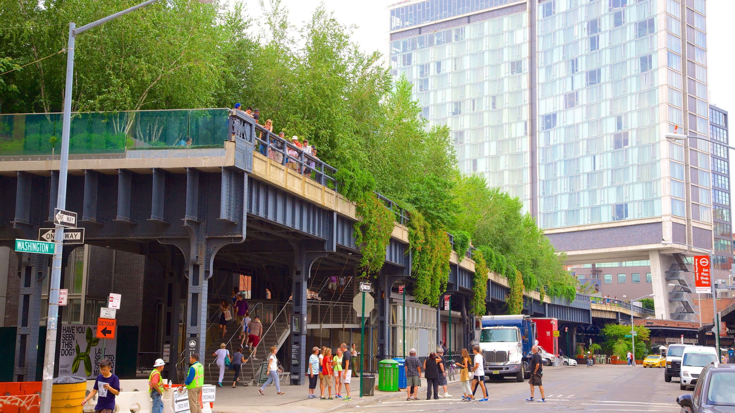 The High Line Park featuring a city, a garden and street scenes