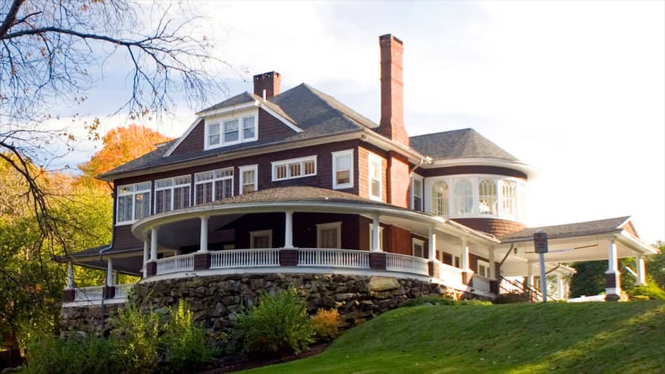 Danbury featuring a house