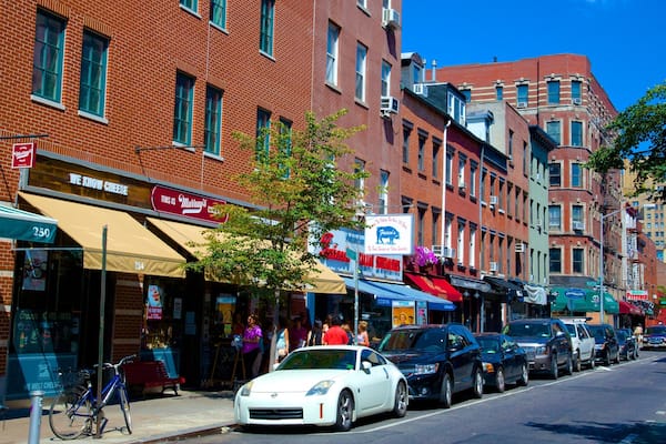 Bleecker Street featuring katunäkymät ja kaupunki