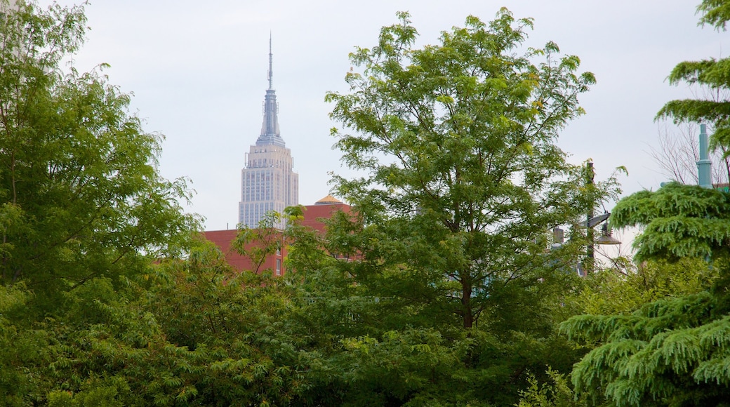 Hudson River Park featuring a garden and a city