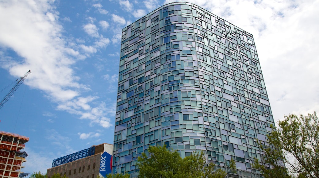 Hudson River Park which includes modern architecture and a city