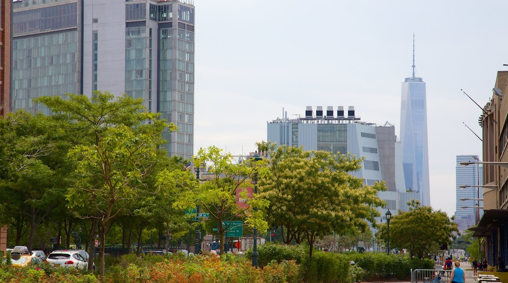 Hudson River Park mostrando uma cidade