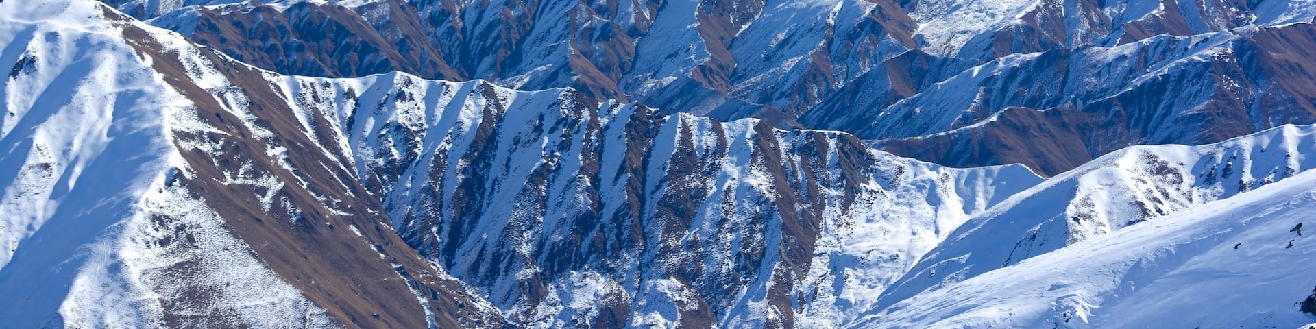 Cardrona Alpine Resort featuring snow and mountains