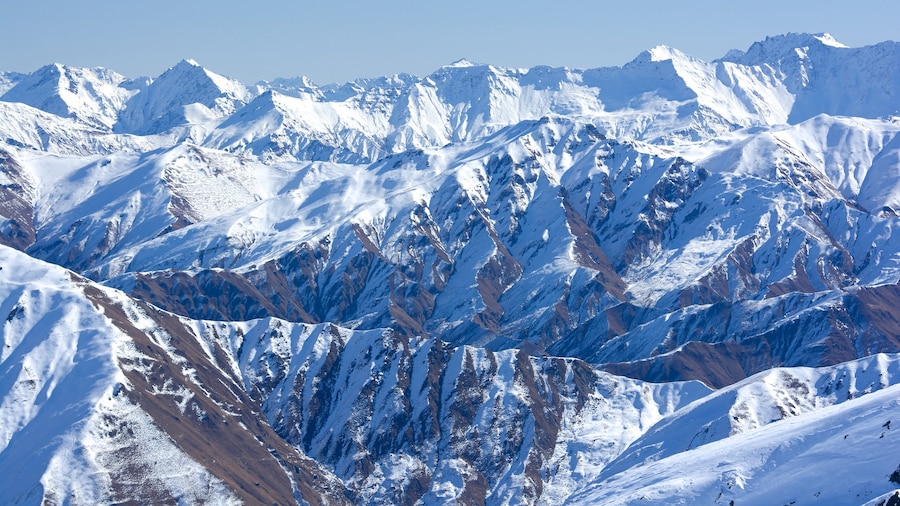 Cardrona Alpine Resort toont bergen en sneeuw