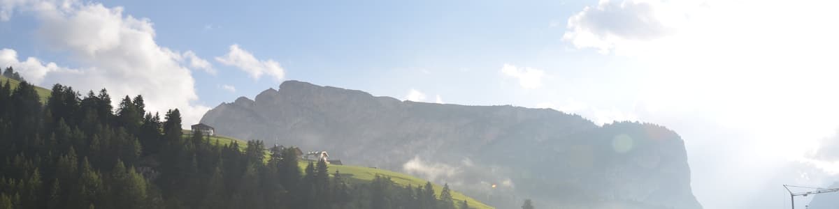 Station de ski de Ciampino-Sella montrant montagnes, petite ville ou village et scènes tranquilles