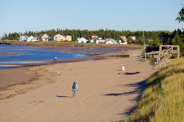 Parc provincial de la Plage-Parlee qui includes plage de sable