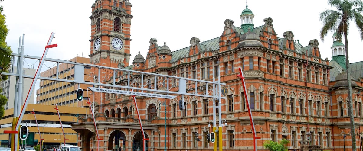 Pietermaritzburg mostrando una ciudad, patrimonio de arquitectura y una iglesia o catedral