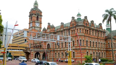 Pietermaritzburg som inkluderer kirke eller katedral, by og historisk arkitektur