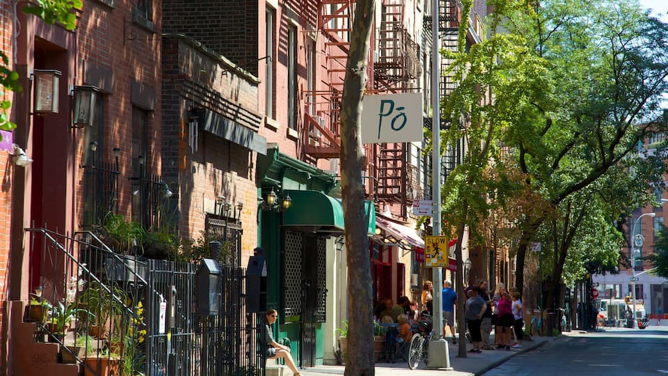West Village que inclui uma cidade, sinalização e cenas de rua