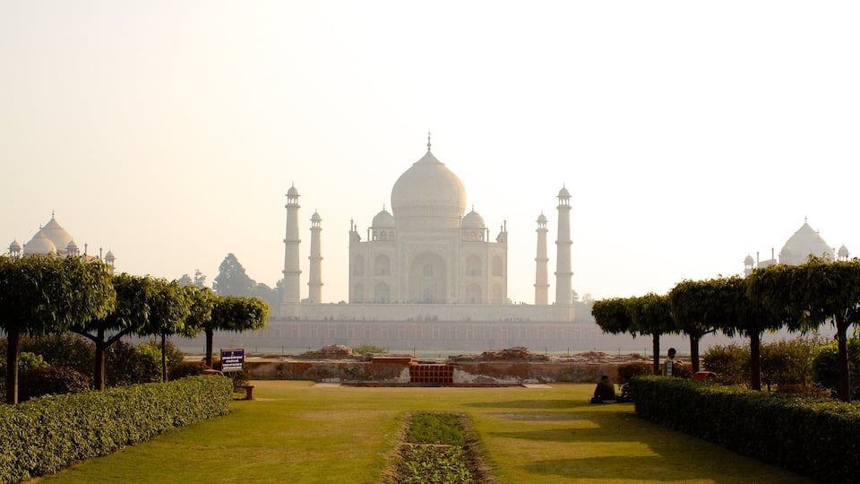 Taj Mahal which includes a temple or place of worship and heritage elements