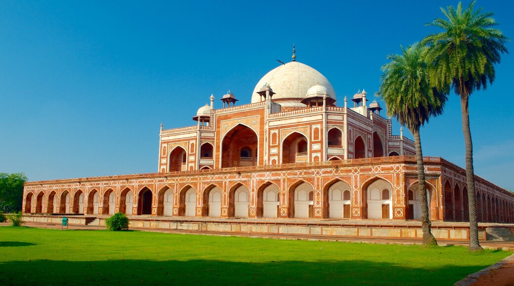 Humayun\'s Tomb which includes heritage architecture and heritage elements