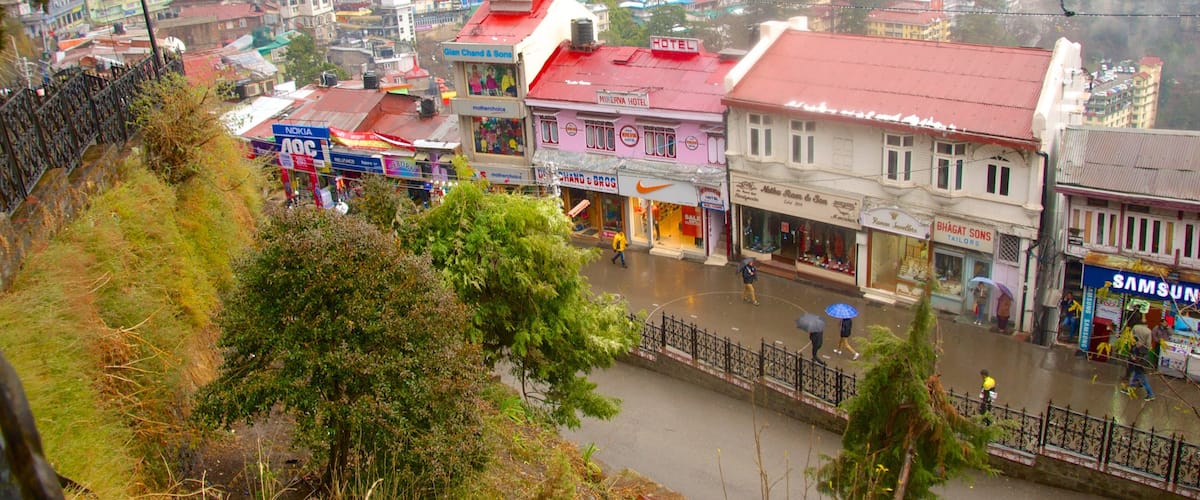 Shimla Mall which includes mist or fog and a city