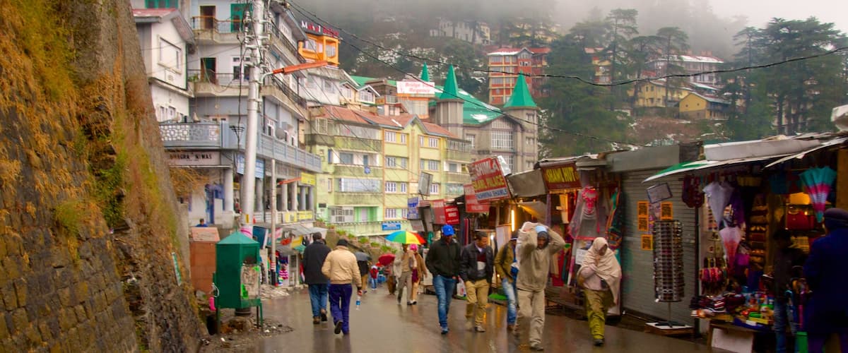 Shimla Mall showing a city and street scenes as well as a large group of people