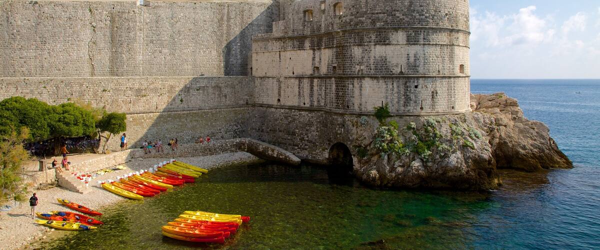 波卡城堡 设有 遺址 和 傳統元素