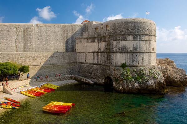 Fort Bokar qui includes ruine et patrimoine historique
