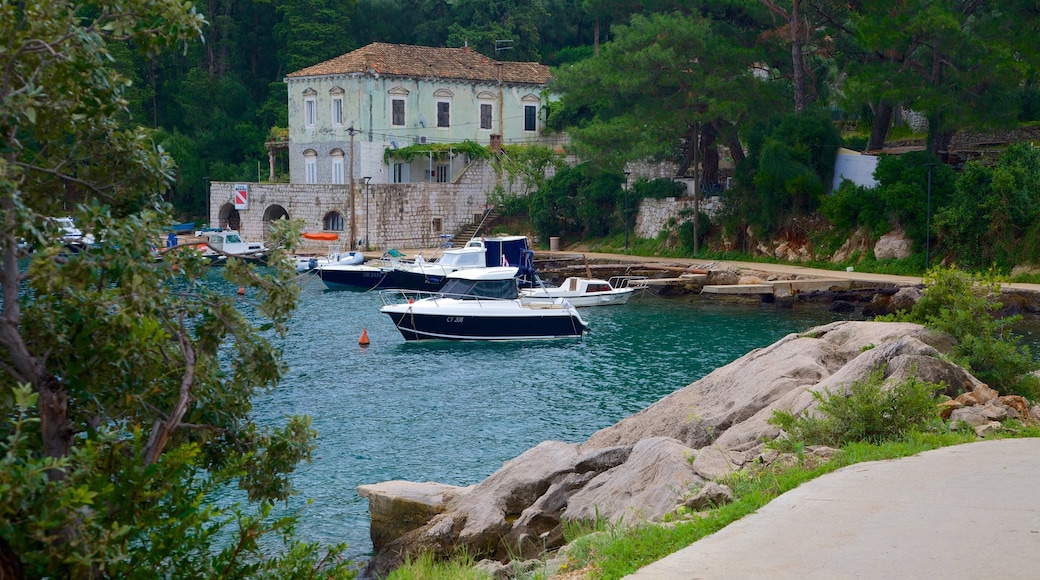 Lapad Beach showing boating and a bay or harbour