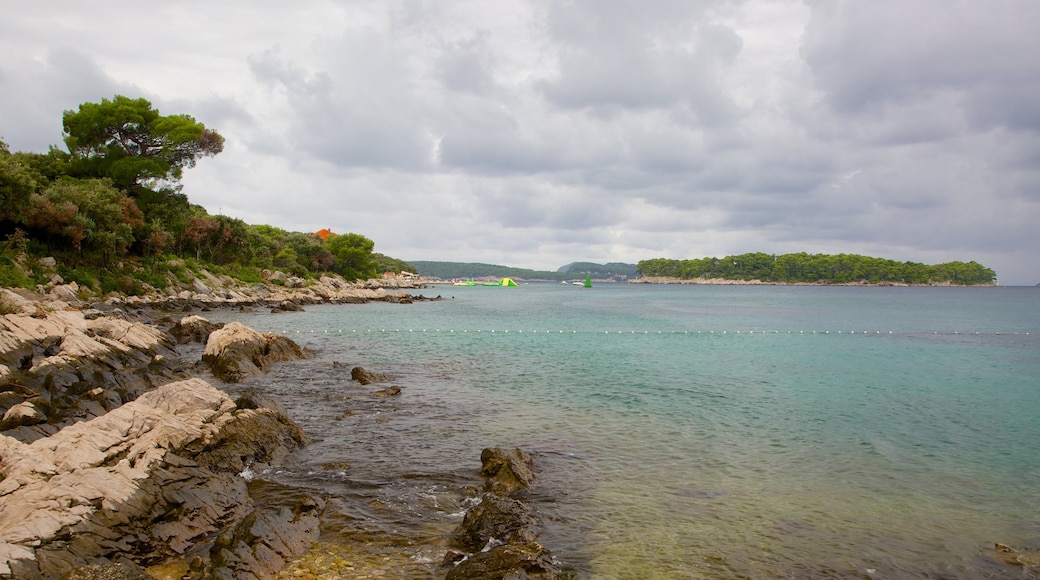 Lapad showing rocky coastline and general coastal views