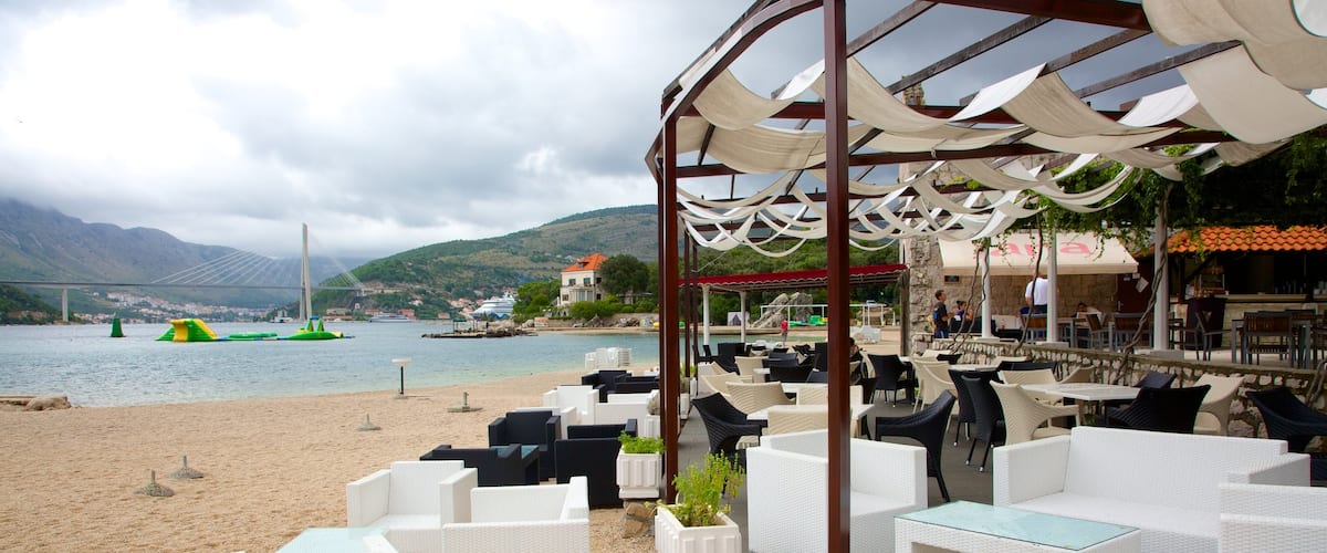 Plage de Copacabana qui includes plage