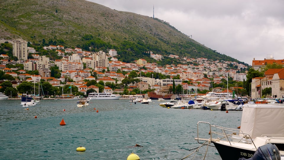 Gruz Harbor caracterizando uma cidade litorânea