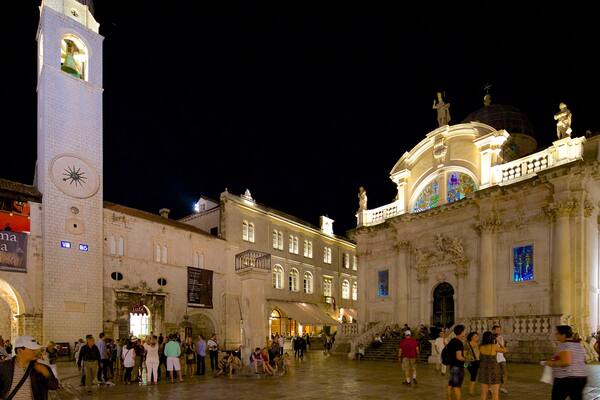 Eglise Saint-Blaise qui includes église ou cathédrale et patrimoine architectural