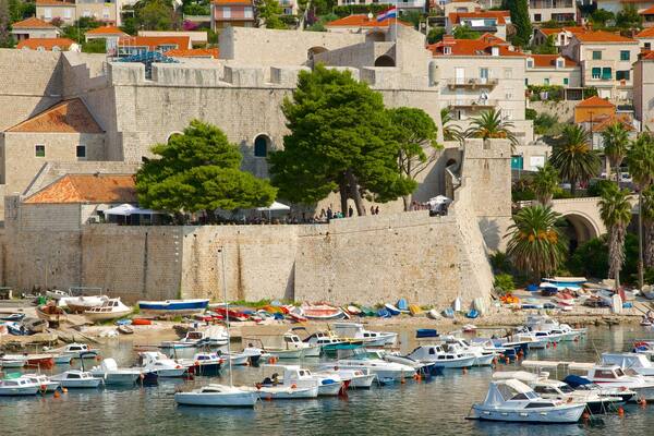 Festung Revelin mit einem Stadt und Marina