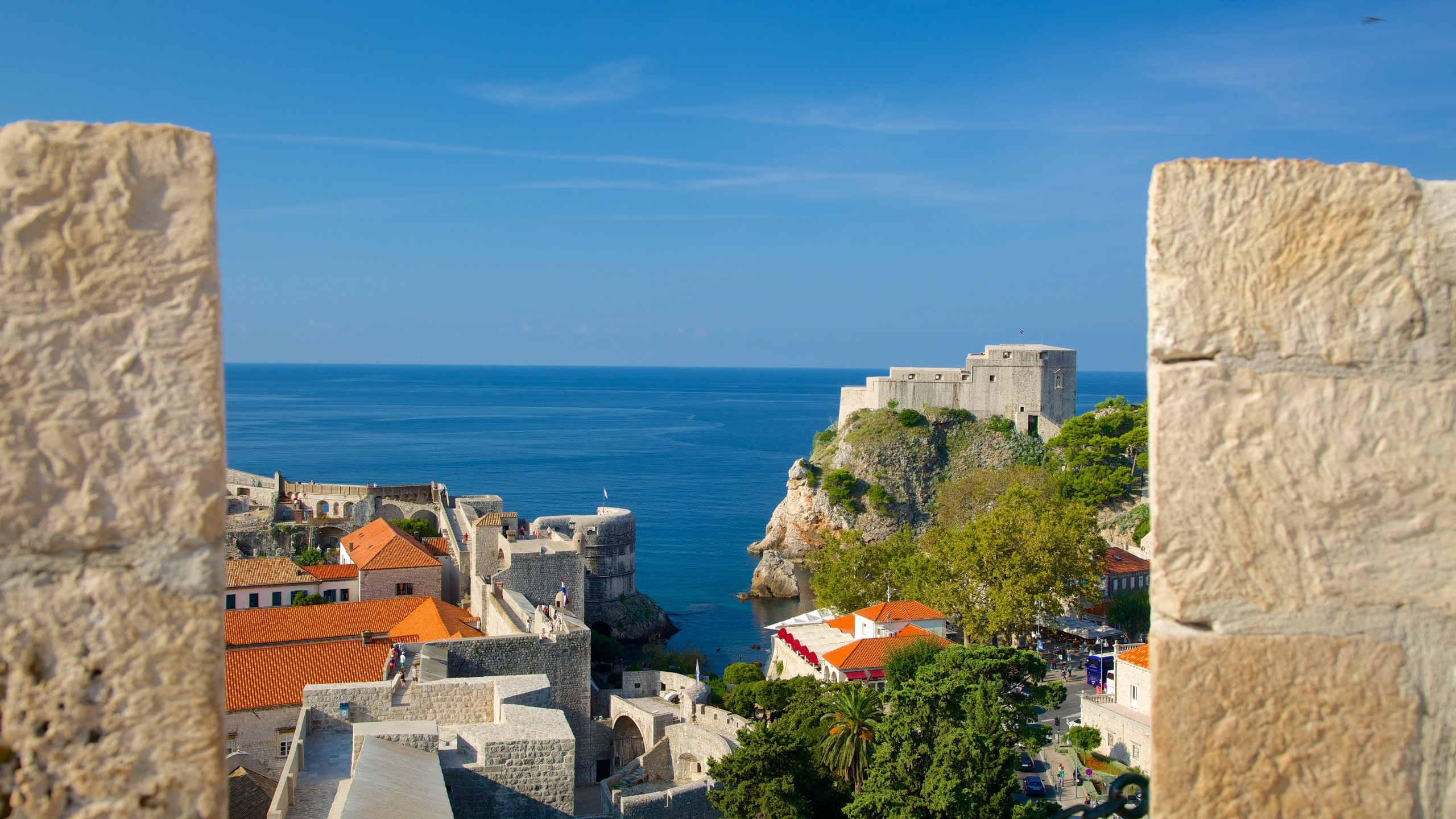 Walls of Dubrovnik architecture • Dubrovnik fortress