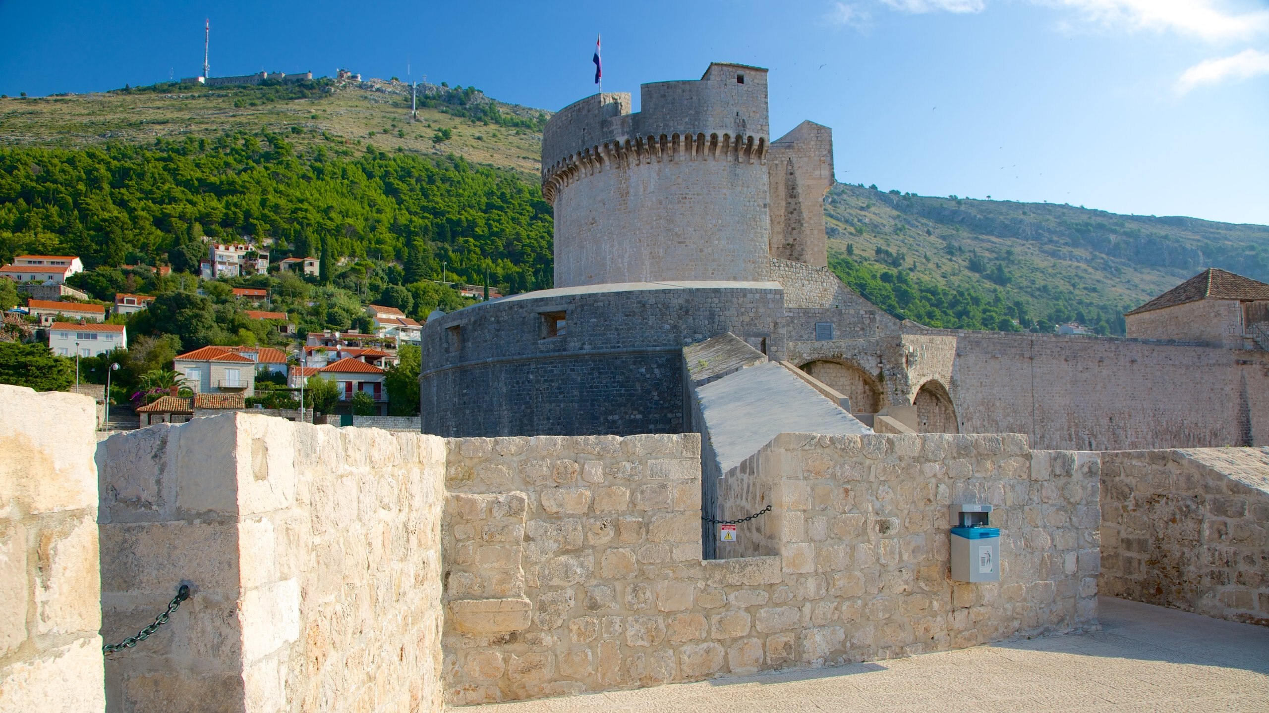 Walls of Dubrovnik architecture • Dubrovnik fortress