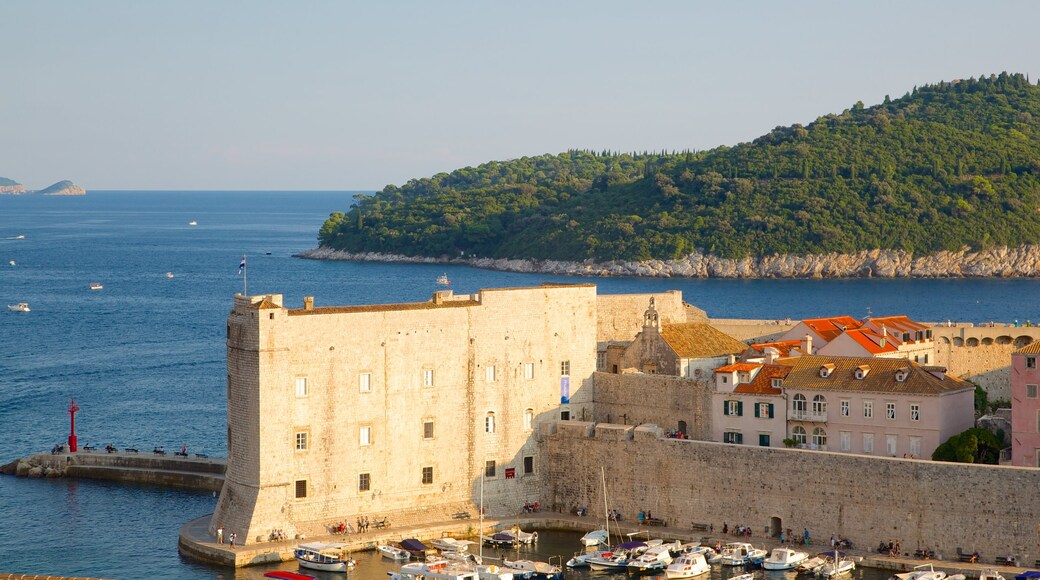 Aquarium und Maritimmuseum von Dubrovnik mit einem allgemeine Küstenansicht