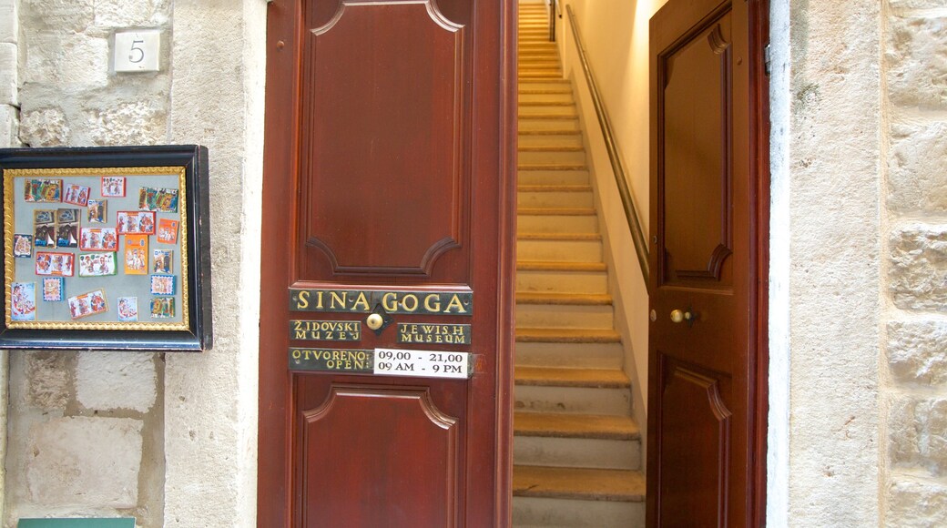 Dubrovnik Synagogue which includes signage