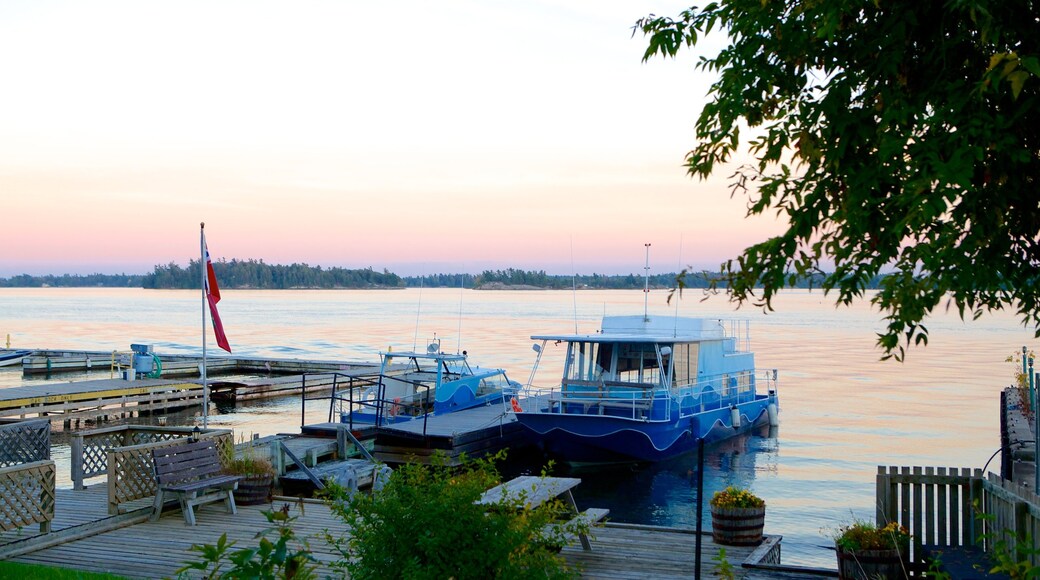 Rockport showing a lake or waterhole