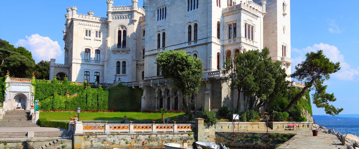 Trieste Provinz das einen Burg und historische Architektur