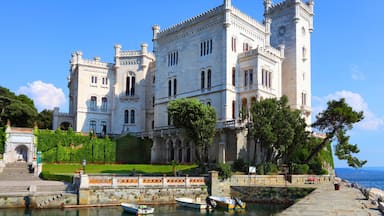 Trieste Provinz das einen Burg und historische Architektur