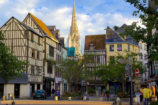 Rouen caratteristiche di piccola città o villaggio e architettura d\'epoca