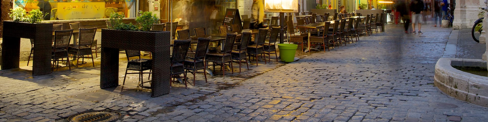 Rouen featuring a small town or village, outdoor eating and night scenes