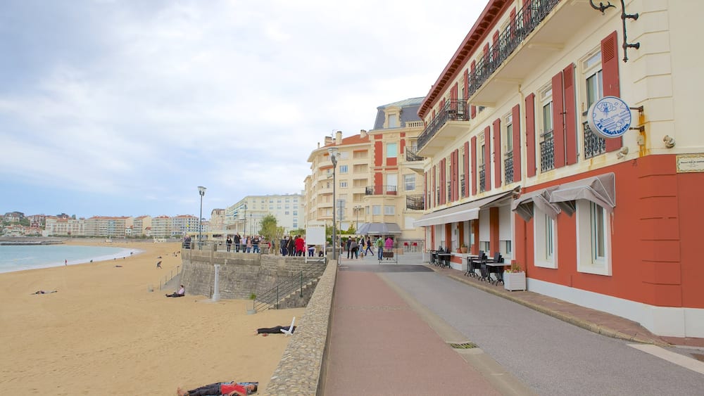 Saint-Jean-de-Luz montrant vues littorales, ville côtière et plage