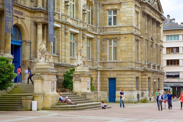 Musée des Beaux-arts montrant patrimoine architectural
