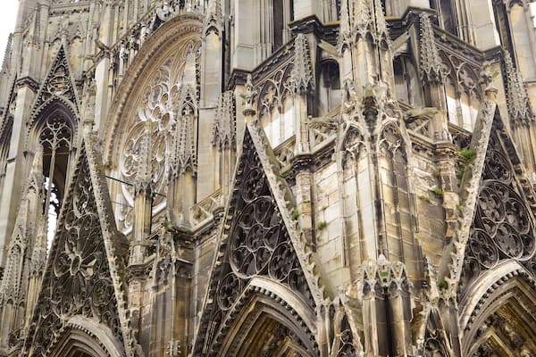 Abteikirche Saint-Ouen welches beinhaltet Kirche oder Kathedrale