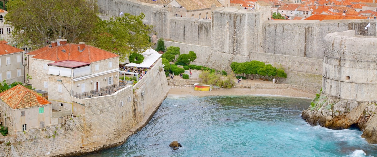Fuerte de Lovrijenac ofreciendo una ciudad y elementos del patrimonio