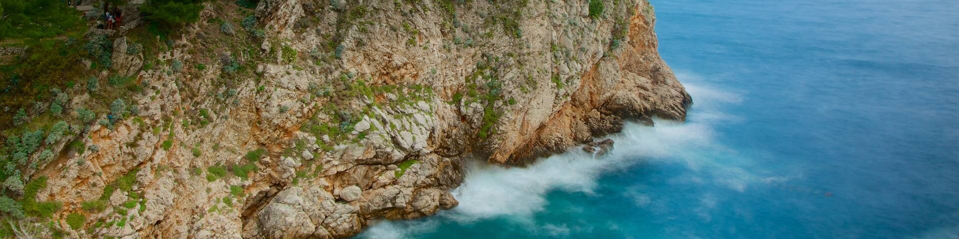 Lovrijenac Fort featuring château or palace and rugged coastline